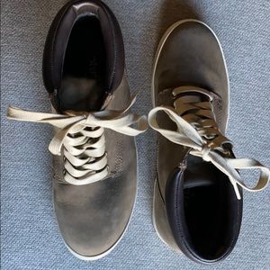 Timberland high top sneakers, size 7 US